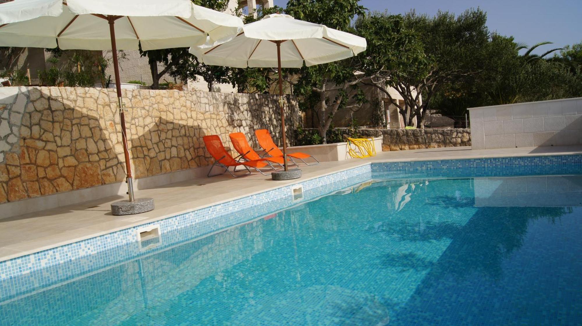 Apartments Niana With Heated Seawater Swimingpool Donji Okrug  Exterior foto